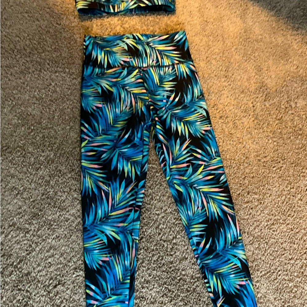 Forever 21 sports bra and matching leggings set